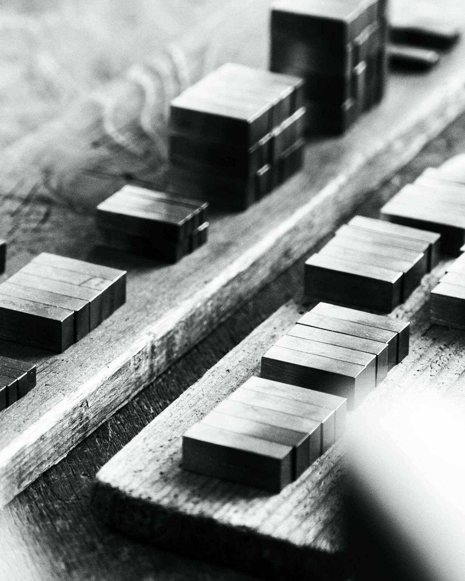 Hopbach Gravier- und Signiertechnik – Spezialist für Gravuren, Stempel, Prägewerkzeuge und individuelle Kennzeichnungstechnik aus Solingen.