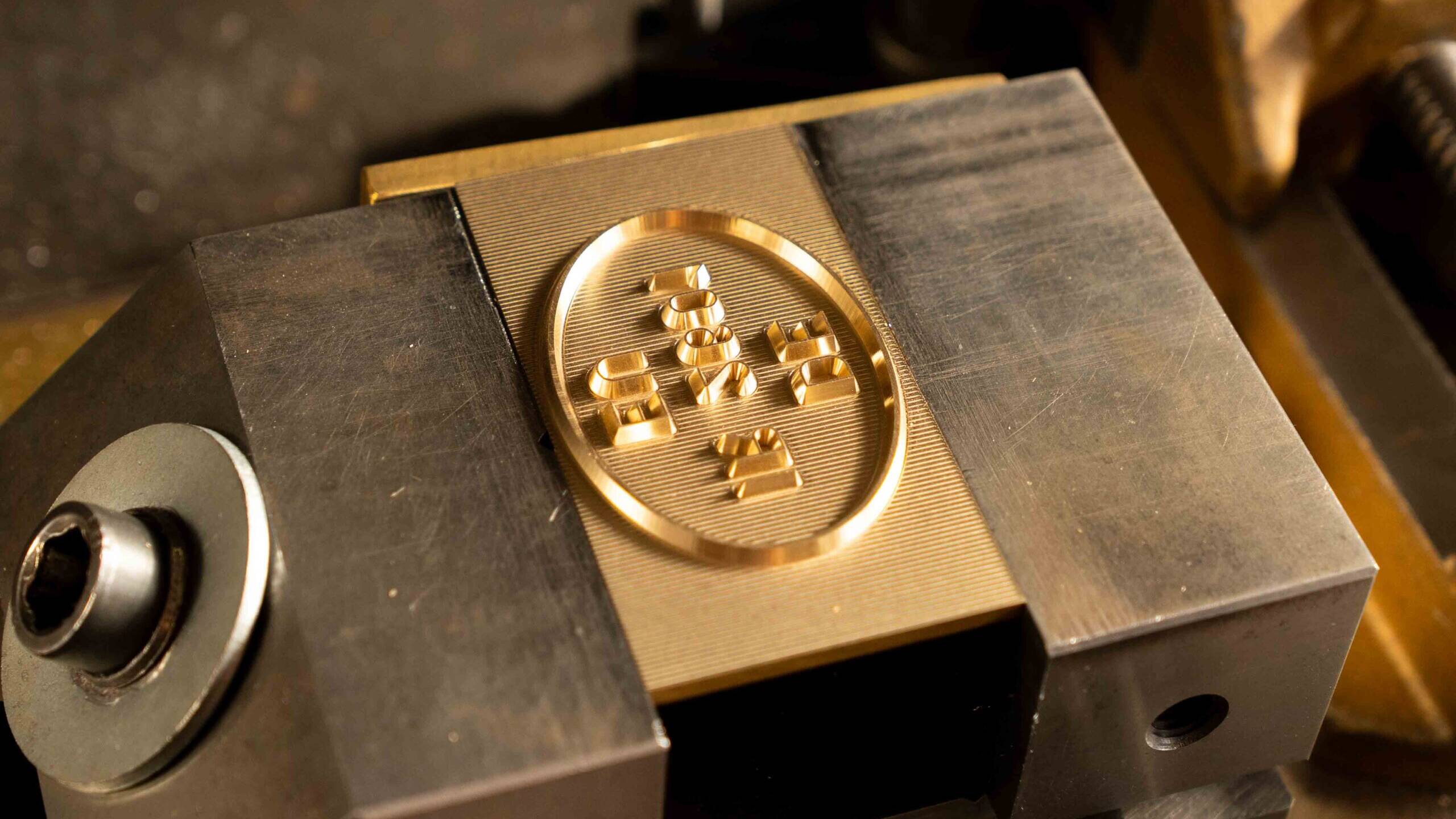 Hopbach Gravier- und Signiertechnik – Spezialist für Gravuren, Stempel, Prägewerkzeuge und individuelle Kennzeichnungstechnik aus Solingen.