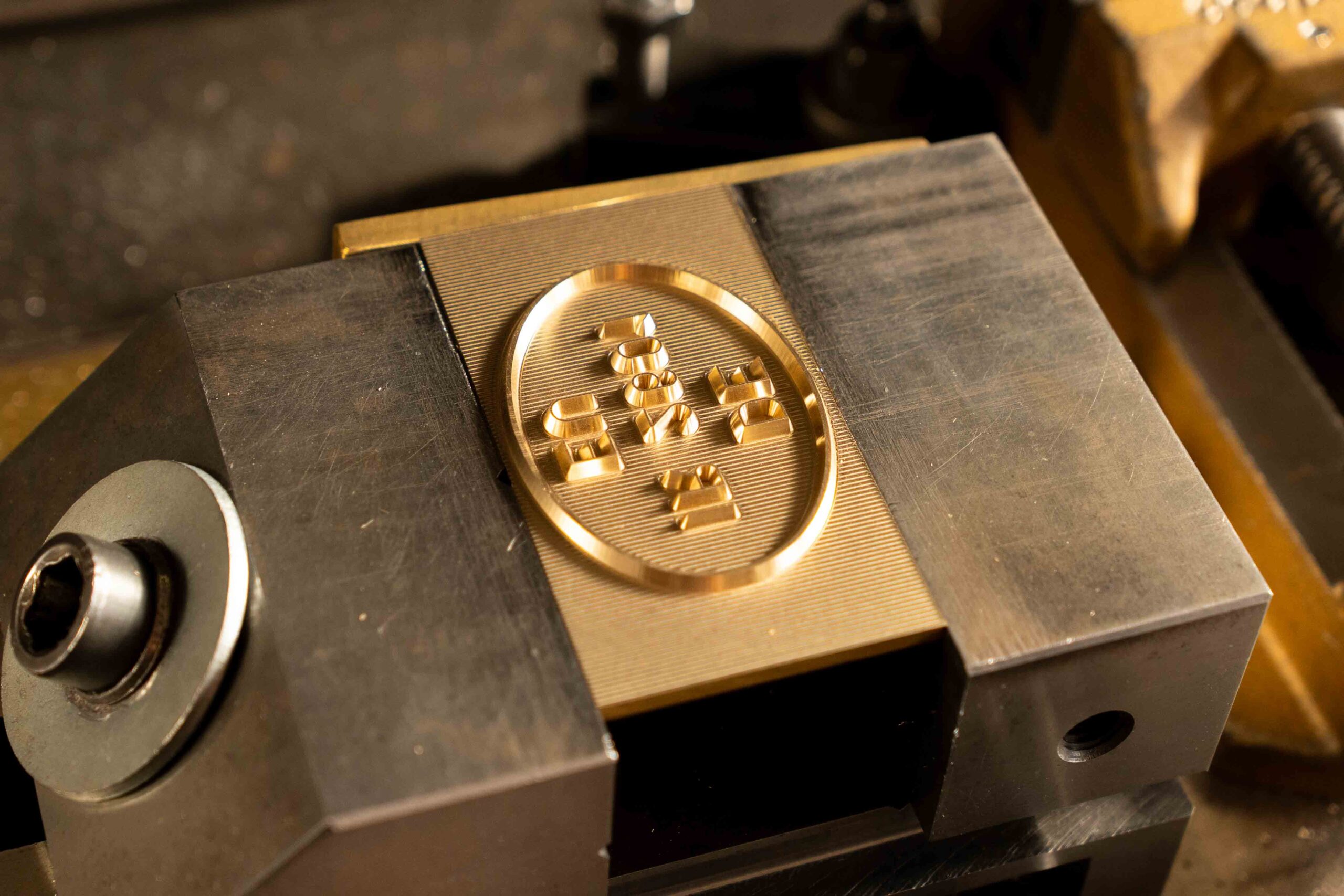 Hopbach Gravier- und Signiertechnik – Spezialist für Gravuren, Stempel, Prägewerkzeuge und individuelle Kennzeichnungstechnik aus Solingen.