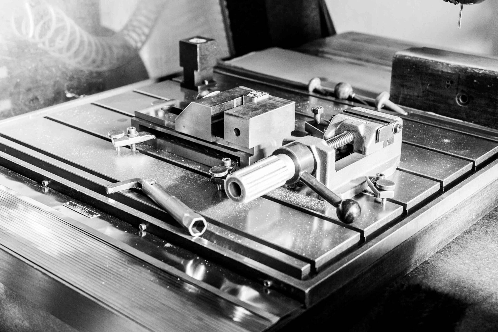 Hopbach Gravier- und Signiertechnik – Spezialist für Gravuren, Stempel, Prägewerkzeuge und individuelle Kennzeichnungstechnik aus Solingen.
