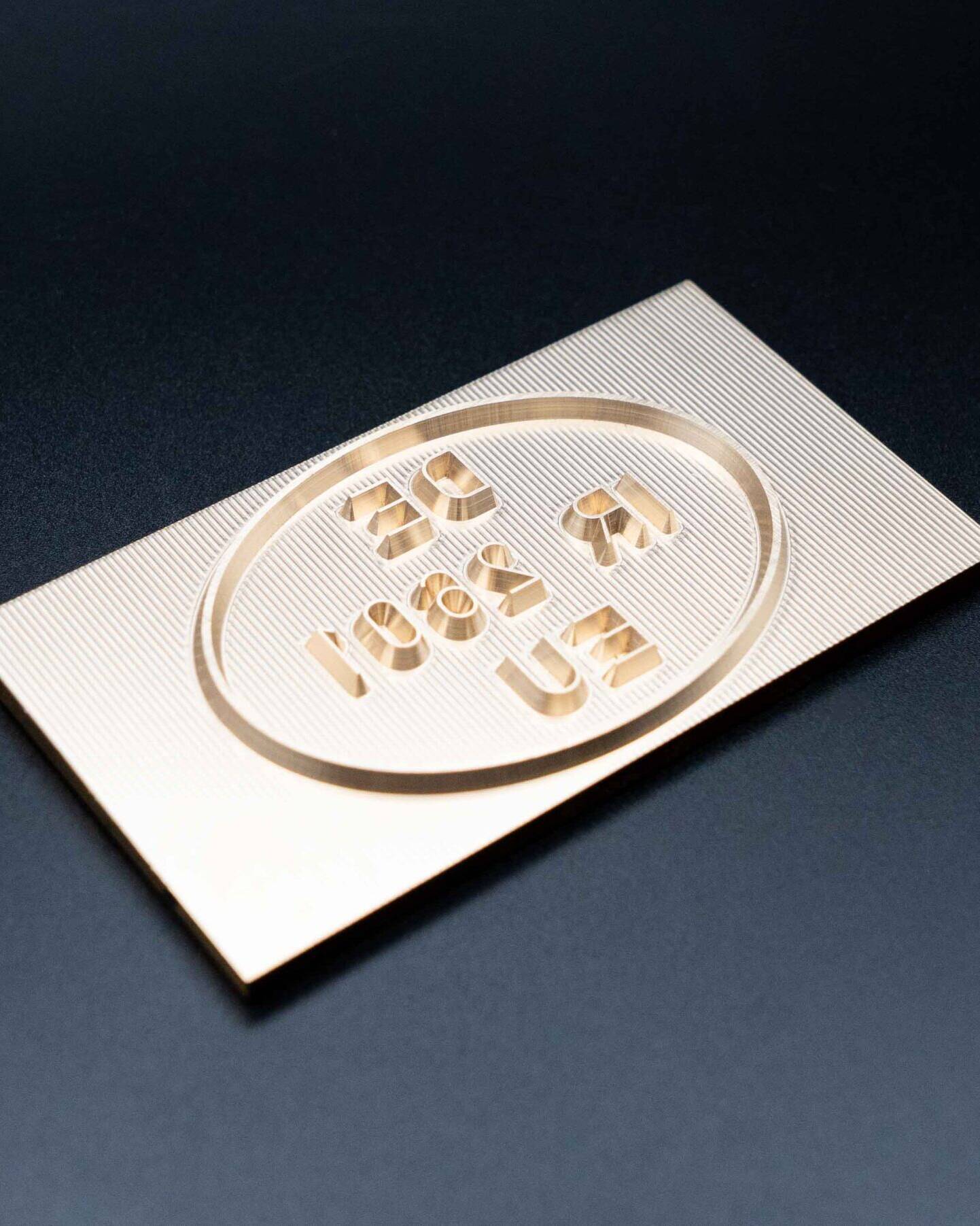 Hopbach Gravier- und Signiertechnik – Spezialist für Gravuren, Stempel, Prägewerkzeuge und individuelle Kennzeichnungstechnik aus Solingen.
