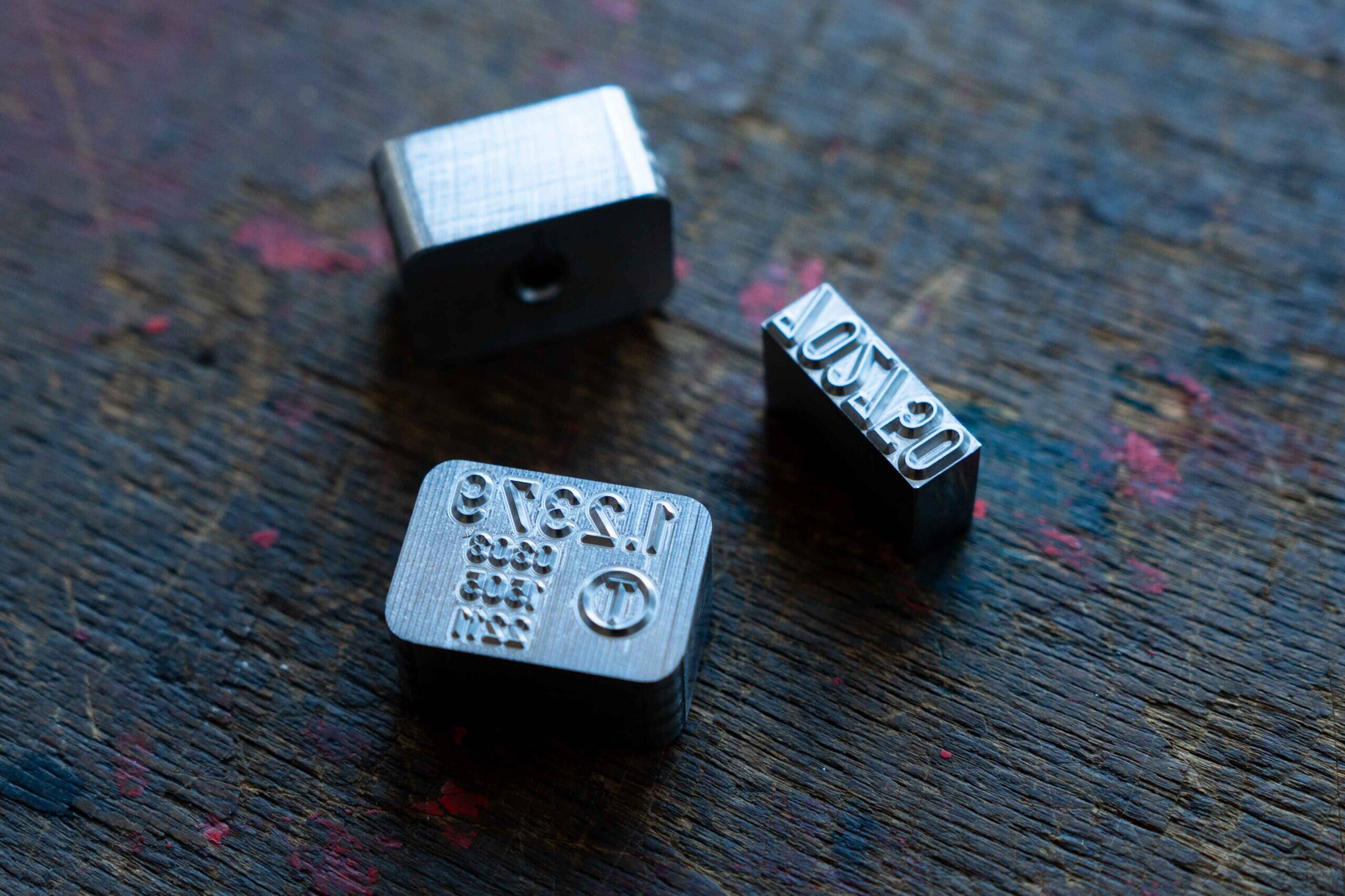 Hopbach Gravier- und Signiertechnik – Spezialist für Gravuren, Stempel, Prägewerkzeuge und individuelle Kennzeichnungstechnik aus Solingen.