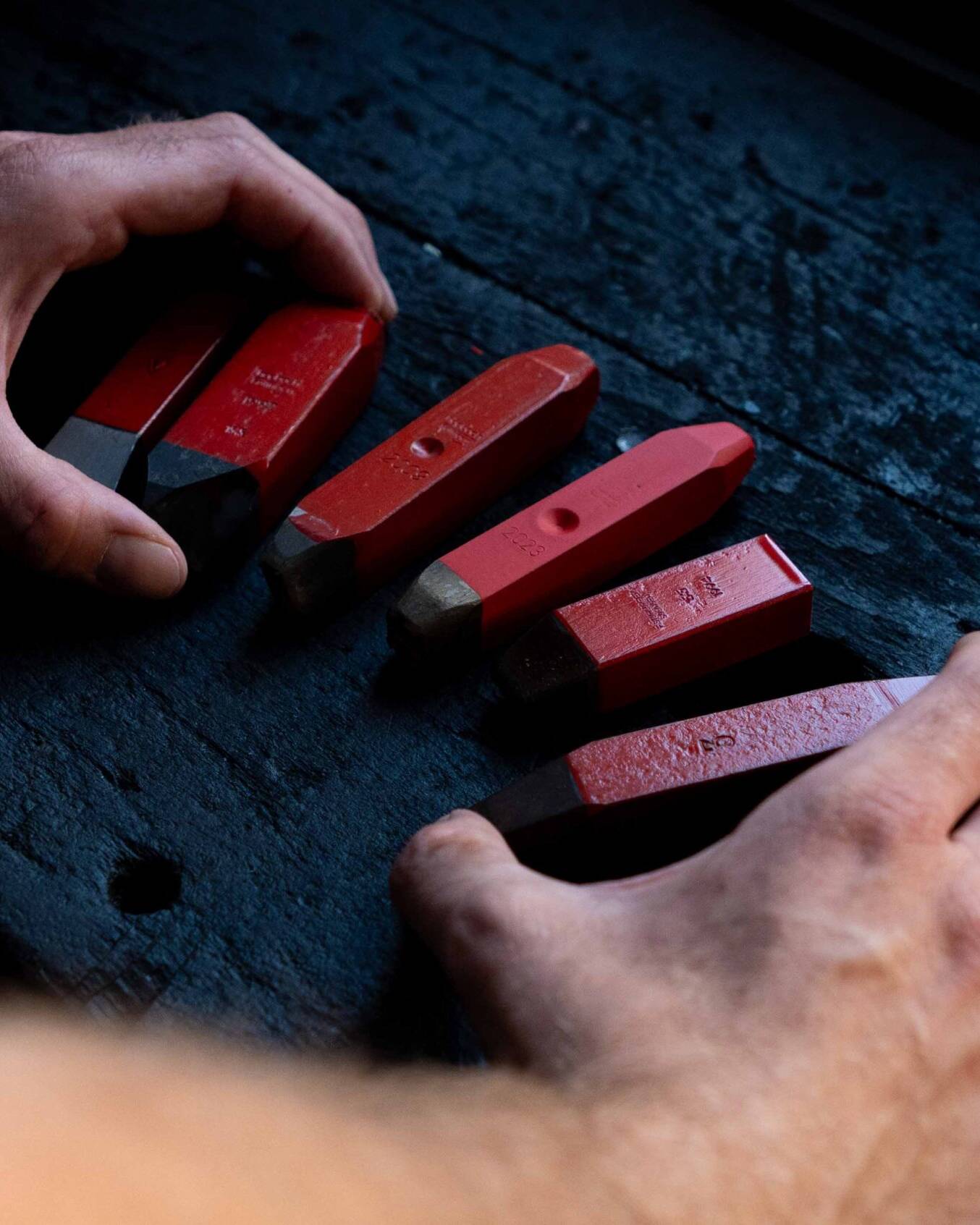 Hopbach Gravier- und Signiertechnik – Spezialist für Gravuren, Stempel, Prägewerkzeuge und individuelle Kennzeichnungstechnik aus Solingen.