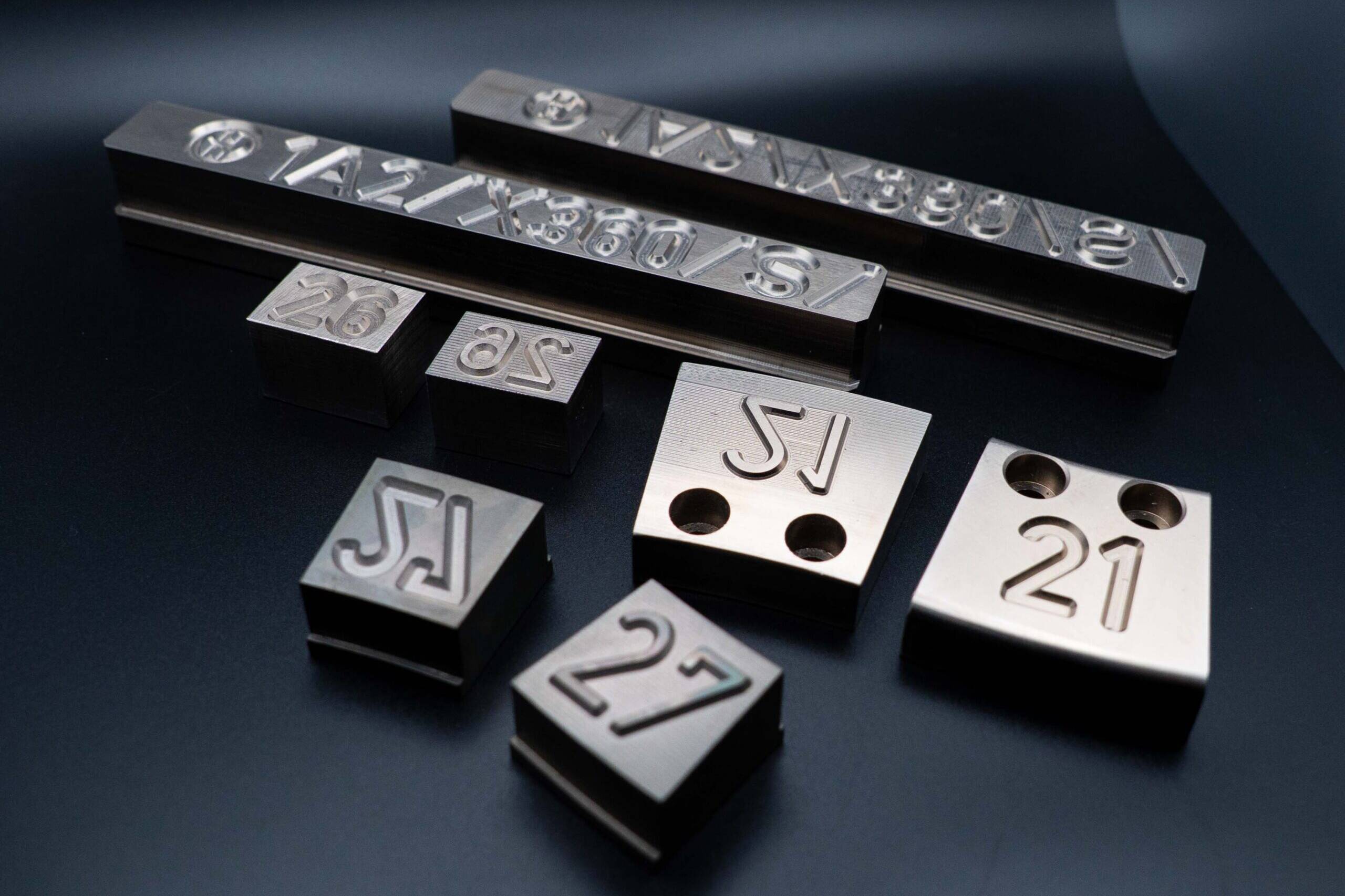 Hopbach Gravier- und Signiertechnik – Spezialist für Gravuren, Stempel, Prägewerkzeuge und individuelle Kennzeichnungstechnik aus Solingen.