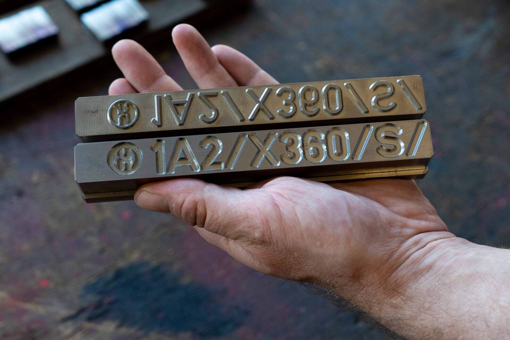 Hopbach Gravier- und Signiertechnik – Spezialist für Gravuren, Stempel, Prägewerkzeuge und individuelle Kennzeichnungstechnik aus Solingen.