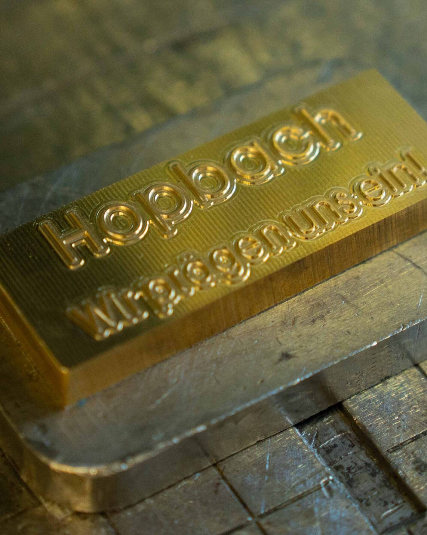 Hopbach Gravier- und Signiertechnik – Spezialist für Gravuren, Stempel, Prägewerkzeuge und individuelle Kennzeichnungstechnik aus Solingen.