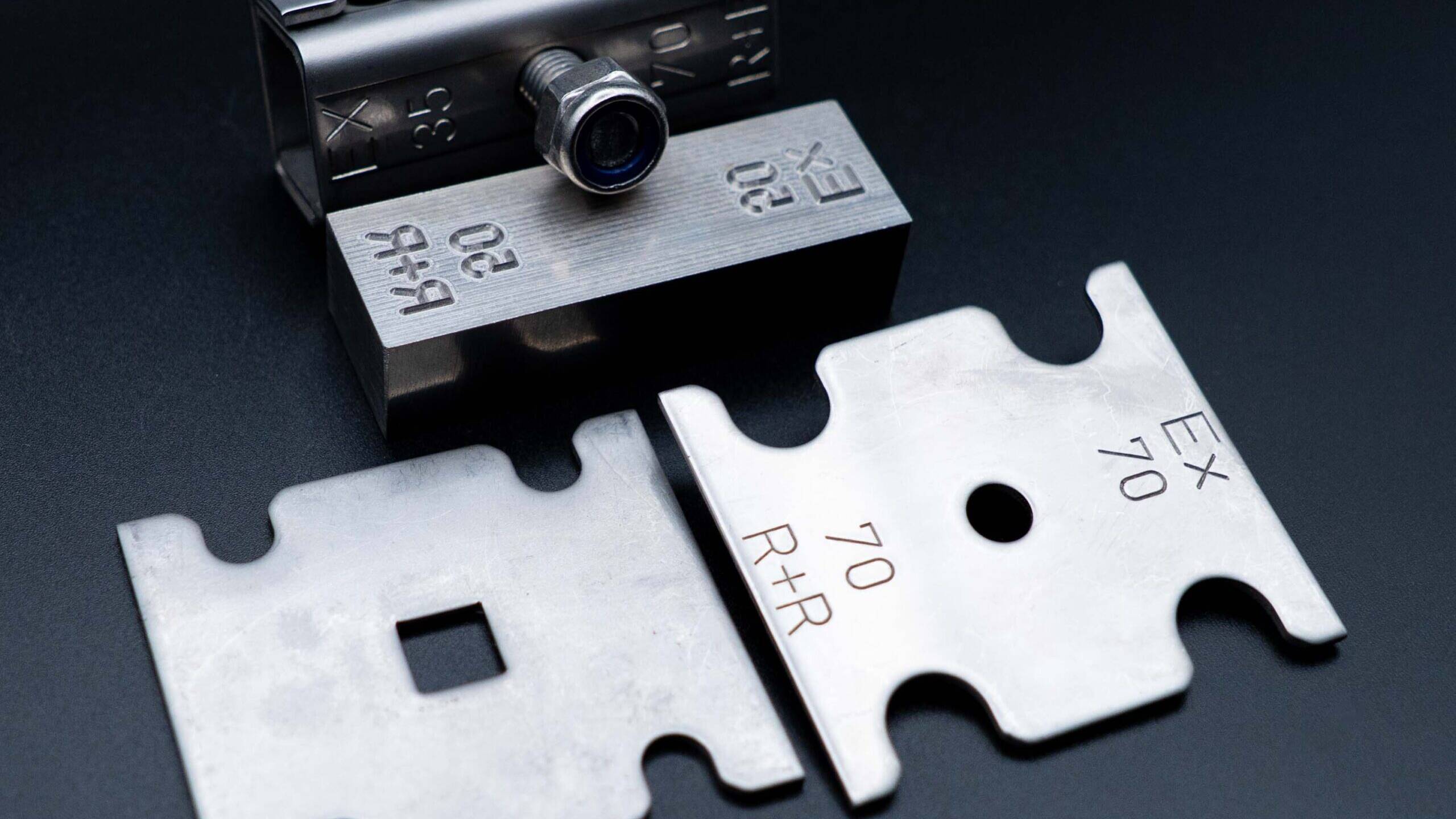 Hopbach Gravier- und Signiertechnik – Spezialist für Gravuren, Stempel, Prägewerkzeuge und individuelle Kennzeichnungstechnik aus Solingen.