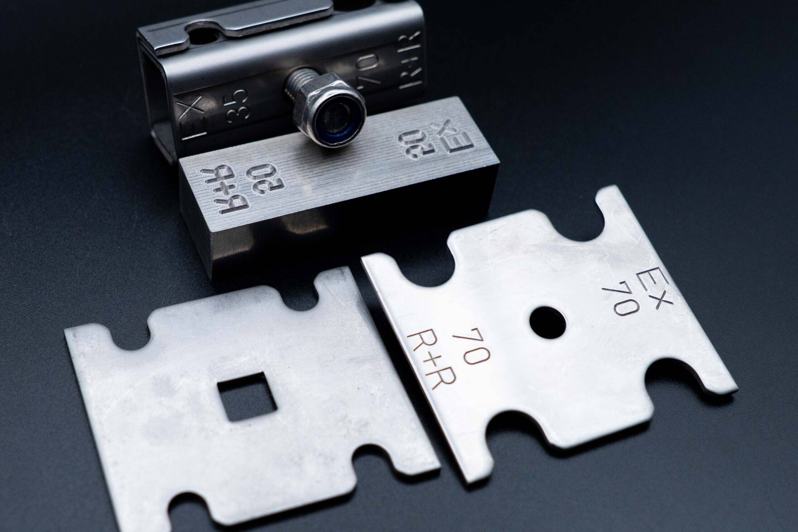 Hopbach Gravier- und Signiertechnik – Spezialist für Gravuren, Stempel, Prägewerkzeuge und individuelle Kennzeichnungstechnik aus Solingen.