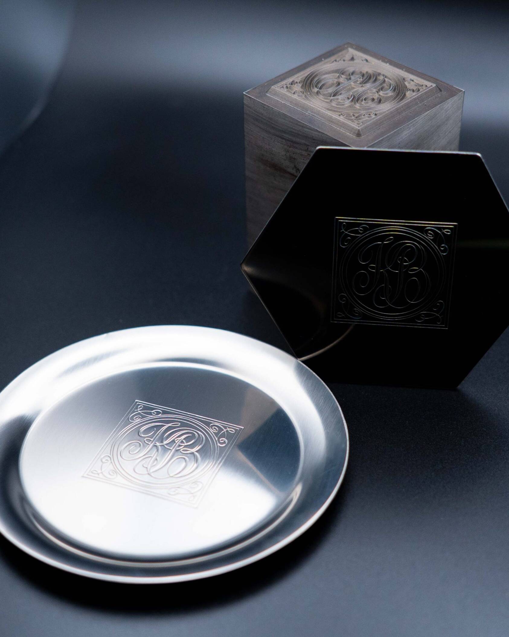 Hopbach Gravier- und Signiertechnik – Spezialist für Gravuren, Stempel, Prägewerkzeuge und individuelle Kennzeichnungstechnik aus Solingen.