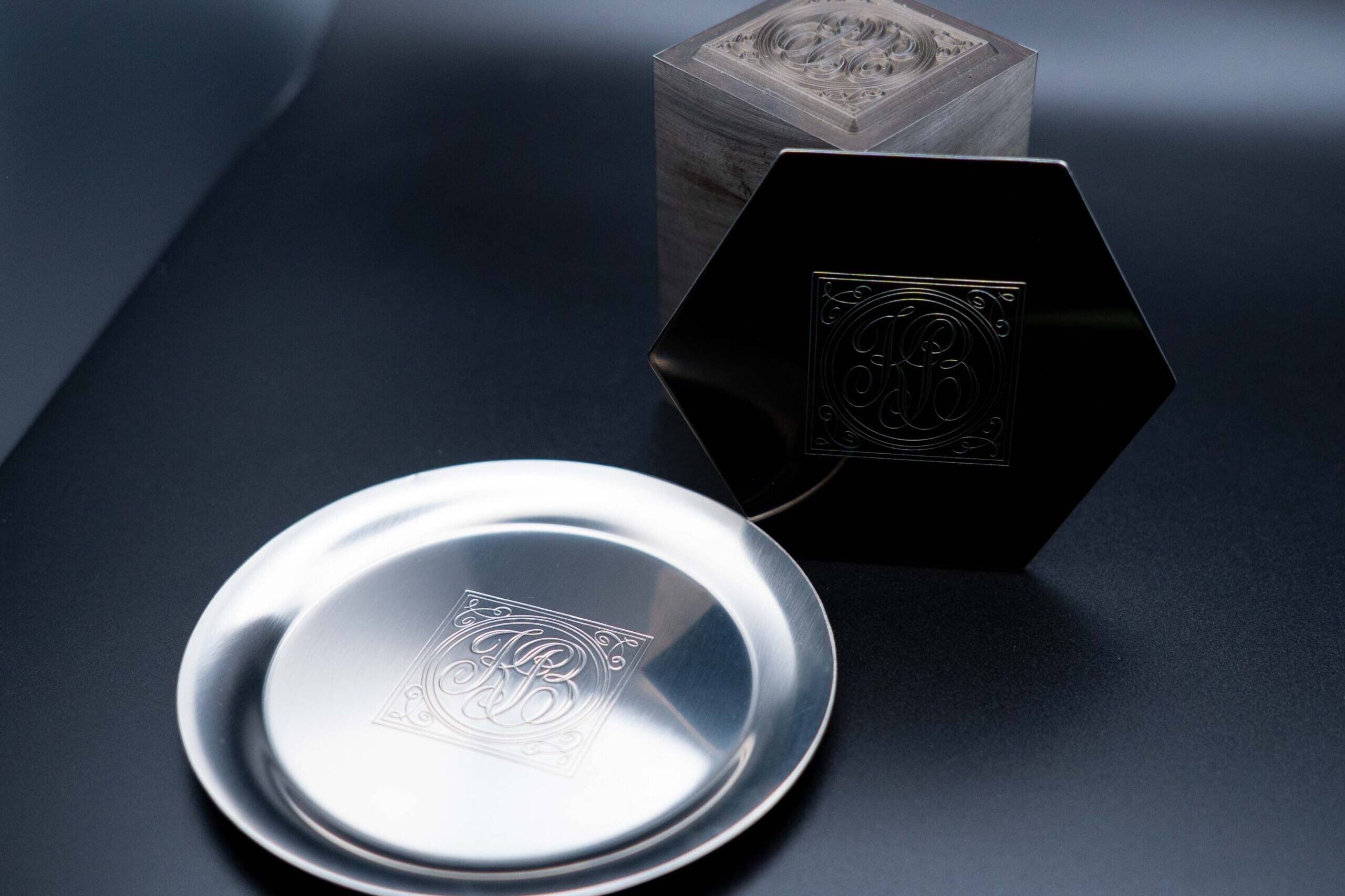 Hopbach Gravier- und Signiertechnik – Spezialist für Gravuren, Stempel, Prägewerkzeuge und individuelle Kennzeichnungstechnik aus Solingen.